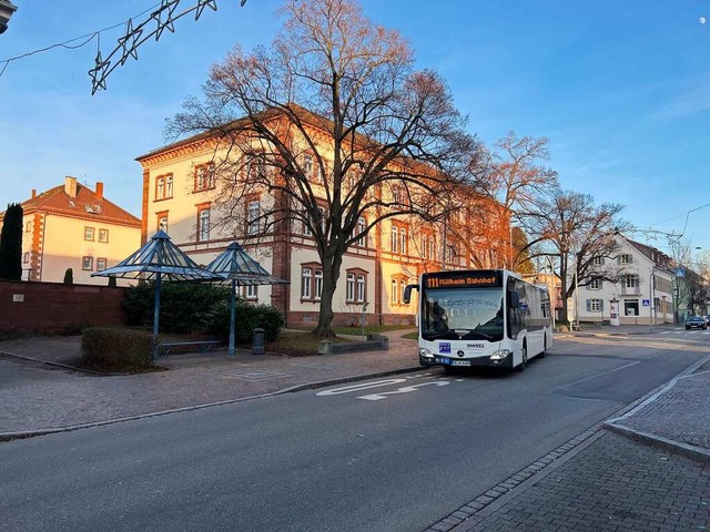 Seit Jahren in der Kritik ist die Busa...Mllheimer Bahnhofs an die Innenstadt.  | Foto: Alexander Huber