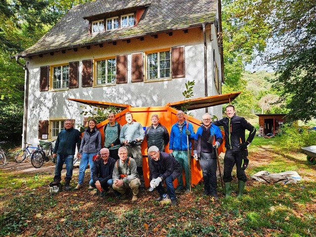 Der Lions Club Freiburg beim Herbstputz.  | Foto: privat