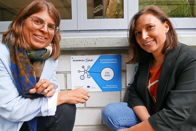 Angela Hofmann (links) und Julia Lumbe...eit. Dafr gibt es jetzt Erasmus-Geld.  | Foto: Berfin Karagzl