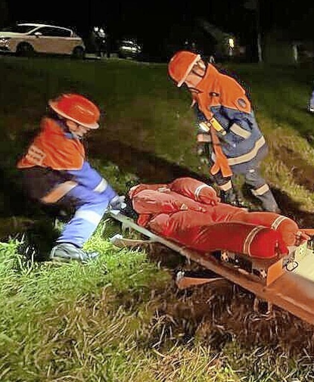 Feuerwehrnachwuchs im Einsatz .  | Foto: zVG Feuerwehr Malsb urg