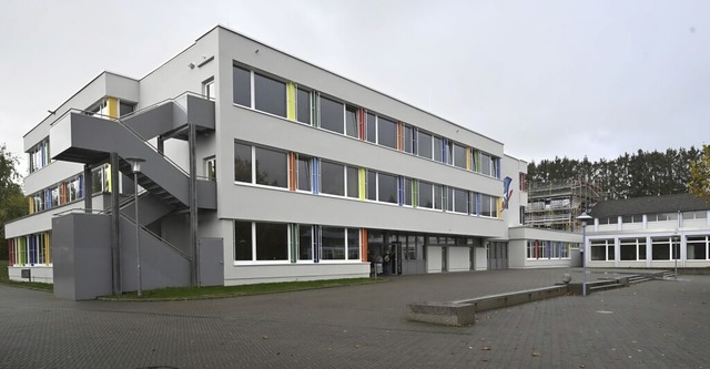Die Arbeiten an der Johanniterschule s...auch die Grundschule modernisiert ist.  | Foto: Volker Mnch