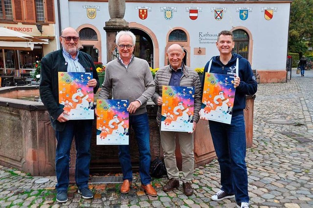 Hermann Lanz, Jochen Rdecke, Roland H...n den Lions-Club-Adventskalender 2023.  | Foto: Rainer Ruther