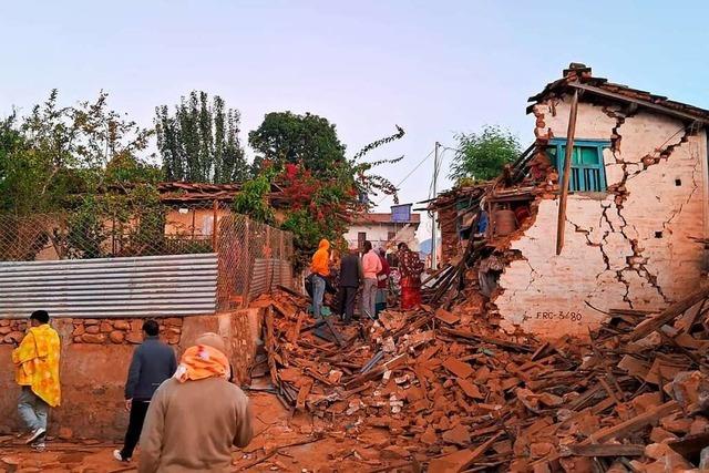 Starkes Erdbeben erschttert Nepal: Mindestens 138 Menschen gestorben