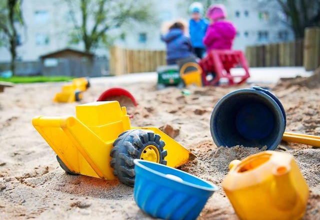 Kinderbetreuungsangebote fr unter und... sind Mangelware im Landkreis Lrrach.  | Foto: Monika Skolimowska (dpa)