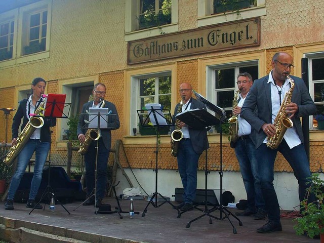 Das Quintett Safer Sax  bei einem Konz...s &#8222;Alten Engel&#8220; in Urberg.  | Foto: Karin Stckl-Steinebrunner