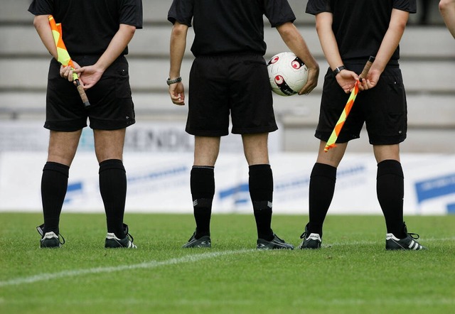 Der Schiedsrichter brach das Spiel in der 88. Minute ab. (Symbolbild)  | Foto: Avanti via www.imago-images.de