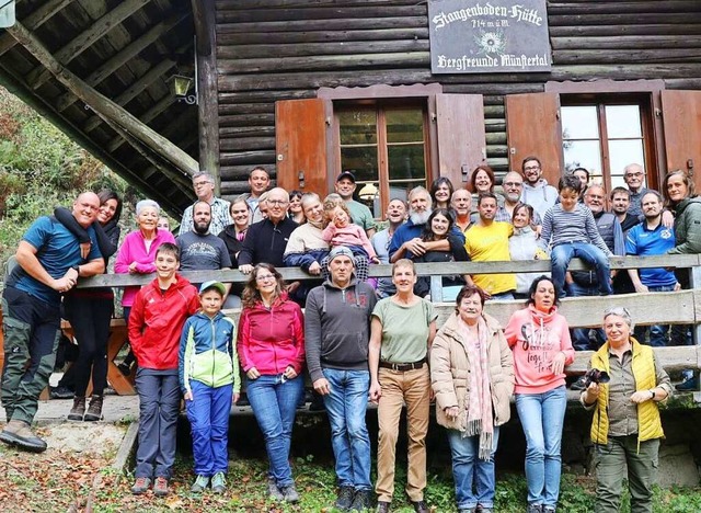 Die Weinbrunnenstammgste aus Sulzburg...ergruppe in der Stangenbodenhtte ein.  | Foto: PRIVAT