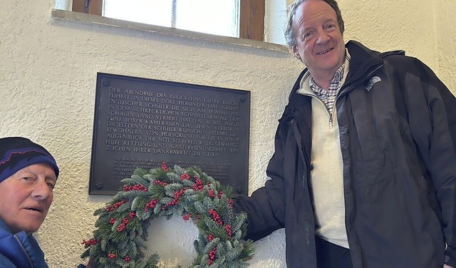 Anthony Inglis (rechts) und Bernd Hainmller bei der Kranzniederlegung  | Foto: Bernd Hainmller