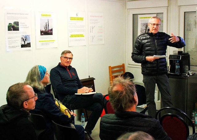 Nikolaus Krger (sitzend) und Stefan H... um die Grndung einer Brgerstiftung.  | Foto: Rolf Reimann