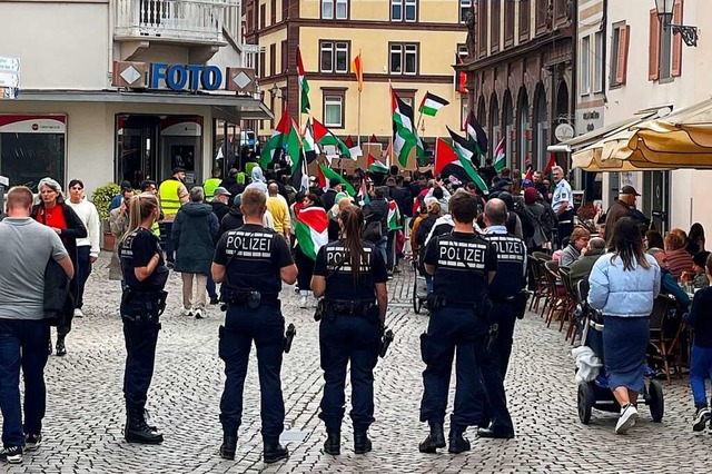 Die pro-palstinensische Demonstration...Steinbrckstrae auf den Mnsterplatz.  | Foto: Uwe Bhler
