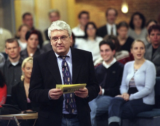 Im Februar 2020 bei der Aufzeichnung seiner Show: Hans Meiser  | Foto: Horst Ossinger (dpa)