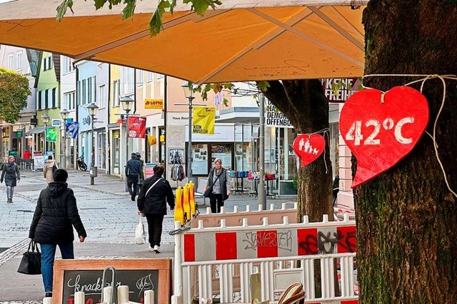 Blick in die Steinstrae, wo Baumscht...ung weitere 14 Bume gepflanzt werden.  | Foto: Helmut Seller