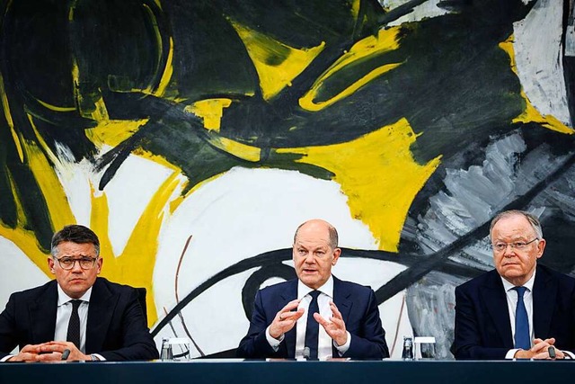 Bundeskanzler Olaf Scholz uert sich ...und-Lnder-Gipfel im Bundeskanzleramt.  | Foto: Bernd von Jutrczenka (dpa)