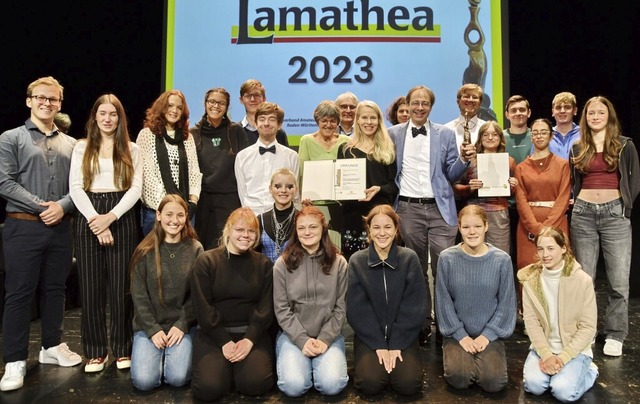 Glckliche Preistrger: das Team der J...g holte den Landesamateurtheaterpreis.  | Foto: Paul Silberberg