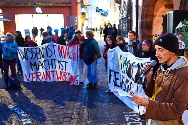 Die Abschlusskundgebung am Rathausplatz   | Foto: Thomas Kunz