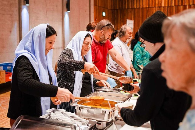 Suppenkchinnen und -kche mit Gsten des Suppenfests 2022  | Foto: Stadt