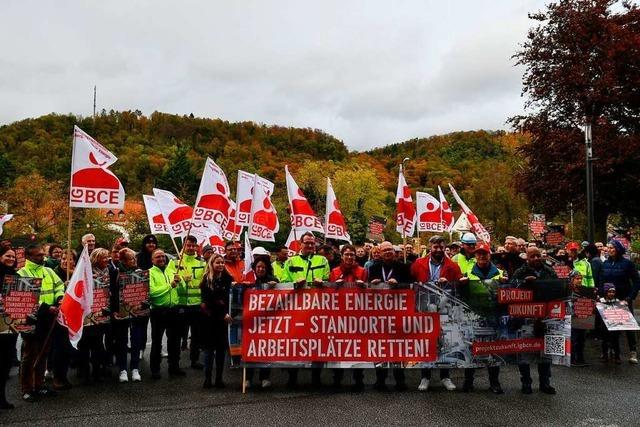 Aktion in Grenzach fordert einen Brckenstrompreis fr die Industrie