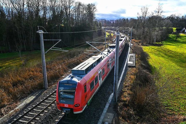 Mit der Elektrifizierung der Hochrhein...inen zustzlichen Haltepunkt erhalten.  | Foto: Felix Kstle