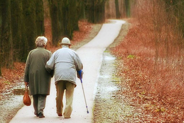 Seniorinnen und Senioren  knnen sich ...lus von mindestens 3,5 Prozent freuen.  | Foto: Danny Elskamp - stock.adobe.com