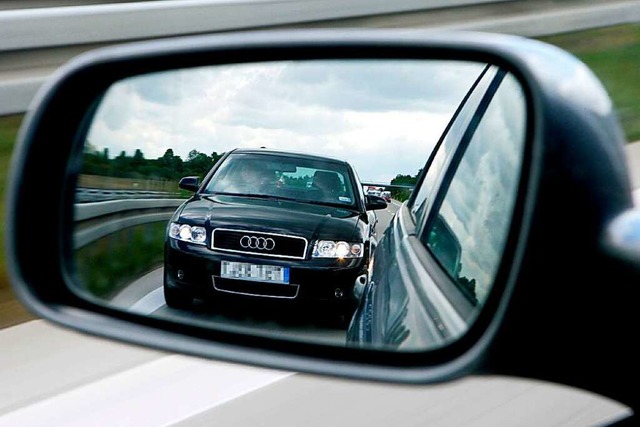 Der Angeklagte fuhr einem anderen Autofahrer sehr nah auf. (Symbolbild)  | Foto: Z1022 Patrick Pleul