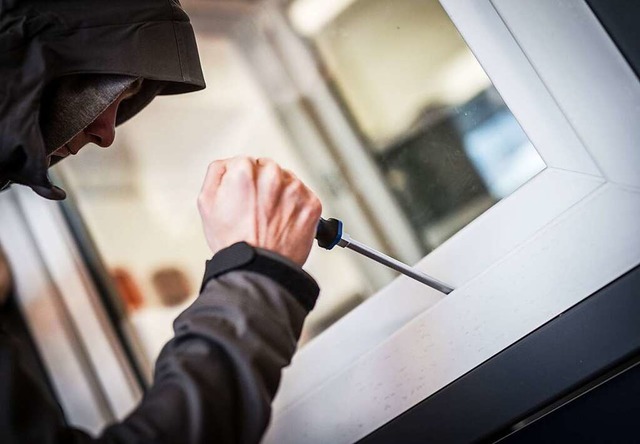 Erfolglos versuchten unbekannte Tter,...n Kenzingen einzubrechen (Symbolbild).  | Foto: Frank Rumpenhorst (dpa)