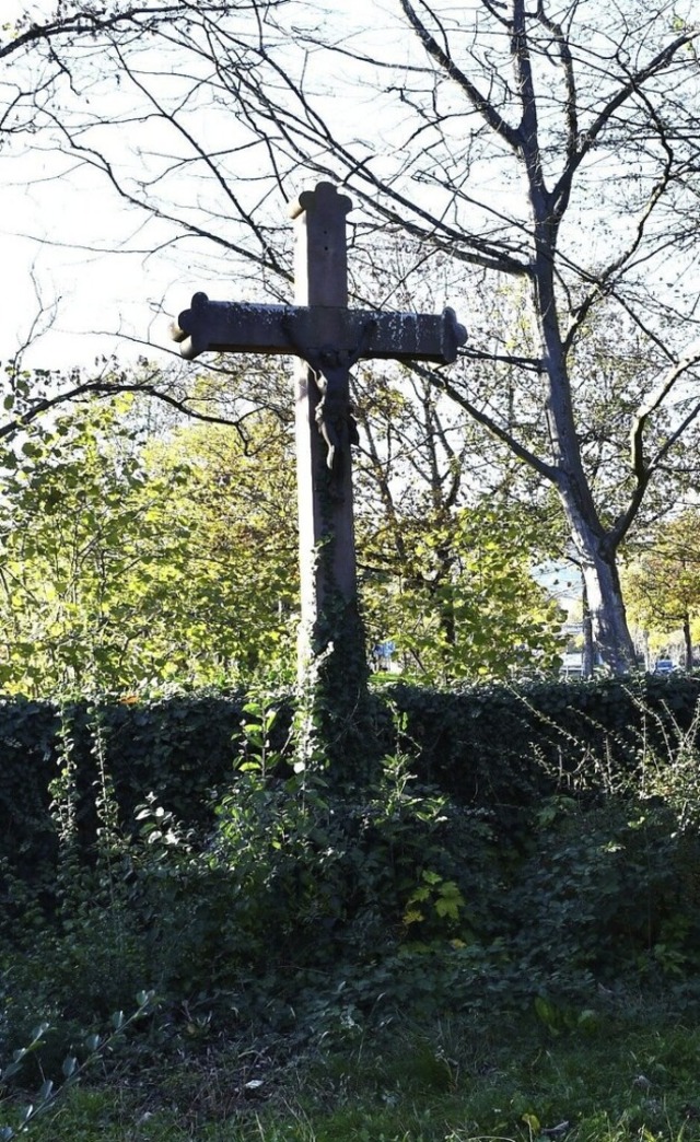 Der Alte Friedhof in Warmbach wird in absehbarer Zeit nicht umgestaltet.   | Foto: Heinz und Monika Vollmar