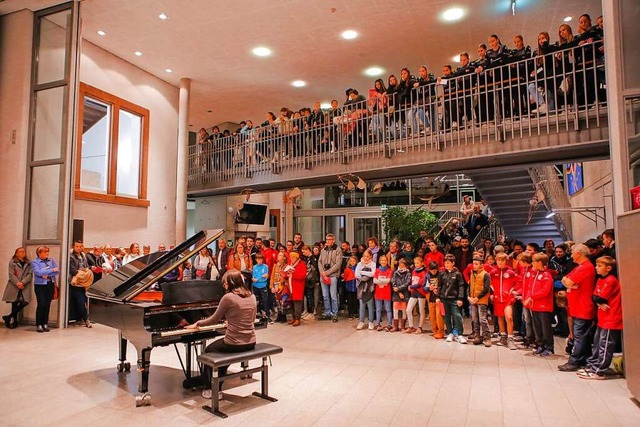 Im Stdtischen Gymnasium wurden 190 Ki...ene von der Stadt Ettenheim gewrdigt.  | Foto: Adrian Hofmann