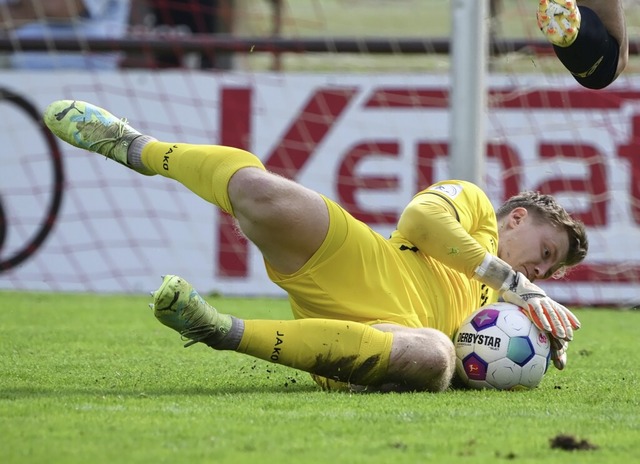 Erweist sich als sicherer Rckhalt des...ieser Saison: Torhter Benedikt Grawe   | Foto: Claus G. Stoll