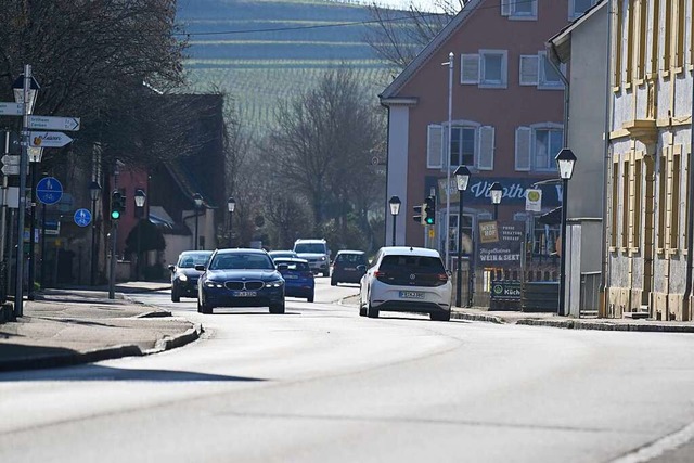 Einige Autofahrer halten sich nicht an...in der Ortsdurchfahrt durch Hgelheim.  | Foto: Volker Mnch