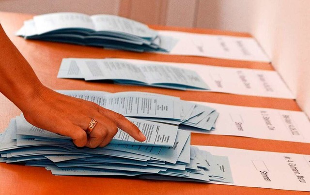 Ab 18 Uhr werden am Sonntag die Stimmzettel ausgezhlt.  | Foto: Heidi Fel
