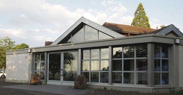 Das Dach der Mehrzweckhalle in tlingen wird saniert.  | Foto: Herbert Frey