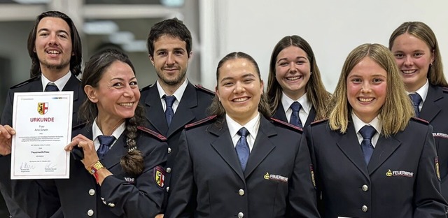 Befrderung zu Feuerwehrmann und Feuer...m, Miriam Schweizer und Anni Strecker.  | Foto: Freiwillige Feuerwehr Kirchzarten