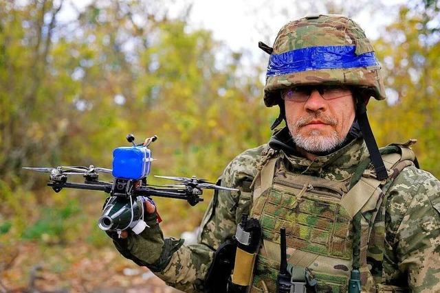 Wie Kamikaze-Drohnen von ukrainischen Piloten gesteuert werden