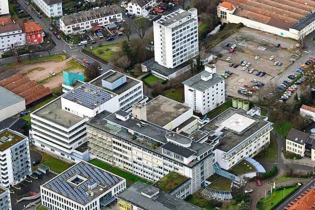 Das Krankenhaus-Areal am Rand des Zent...s neuen Klinikums an die Stadt zurck.  | Foto: Erich Meyer