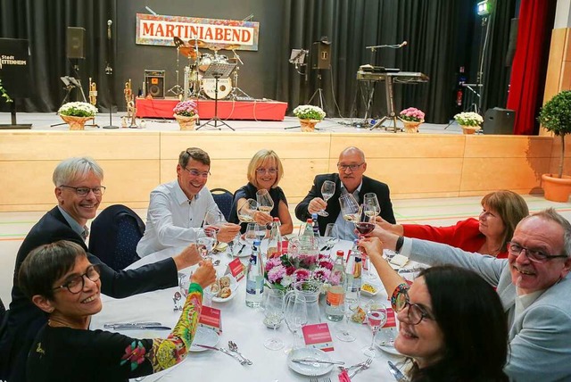 Ein Prost auf den Ettenheimer Martiniabend,  der zum 27. Mal stattgefunden hat  | Foto: Sandra Decoux