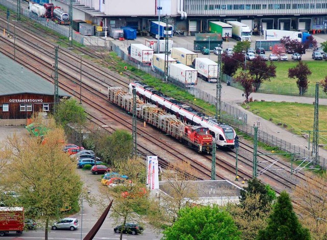 Rund um Basel gibt es zwar ein dichtes...r Ausbau der S-Bahn an Grenzen stt.   | Foto: Rolf Reimann
