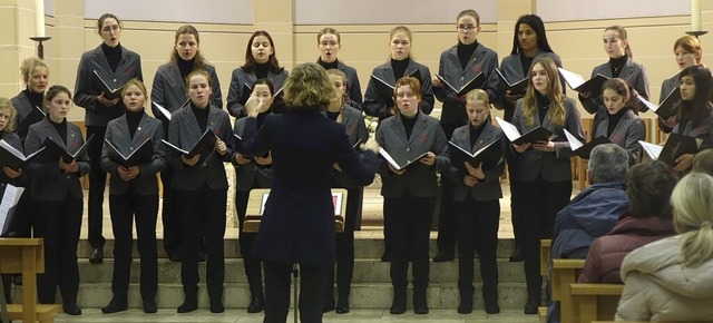 Die Mdchenkantorei aus Freiburg erhie...r Kirche St. Bonifatius viel Applaus.   | Foto: Roswitha Frey