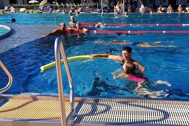 Mehr Schulschwimmen in Emmendingen, aber: Morgens ist es Schülern oft zu kalt