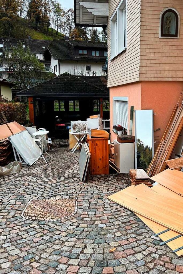Eine Wohnung in der Oberprechtaler Sch... viele Mbel nicht mehr zu gebrauchen.  | Foto: Felix Lieschke-Salunkhe