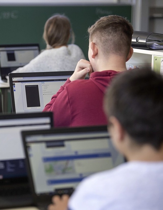 KI kommt auch in Klassenrume  | Foto: Marijan Murat (dpa)