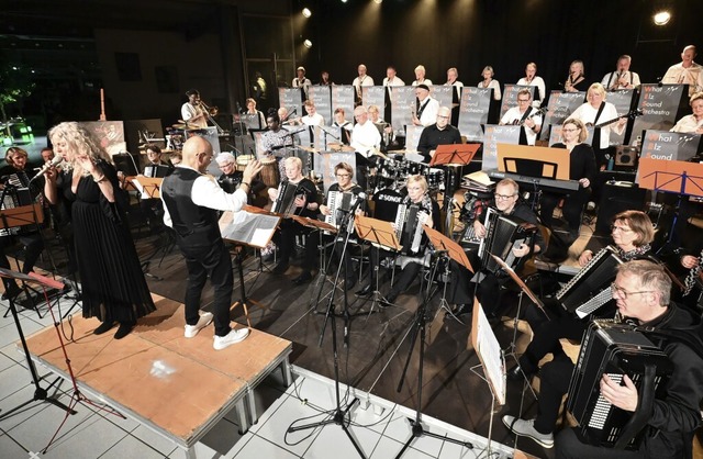 Big-Band-Sound und Akkordeonklnge: Vo...tr neue musikalische Wege beschritt.   | Foto: Markus Zimmermann