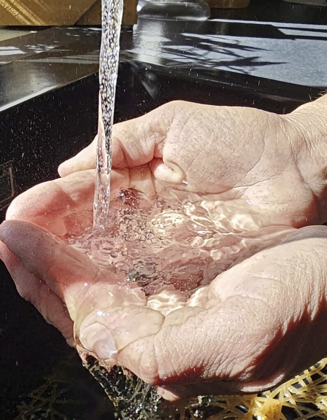 Die Beschaffung von Trinkwasser wird i...d seinen Teilorten immer aufwendiger.   | Foto: Gerald Nill