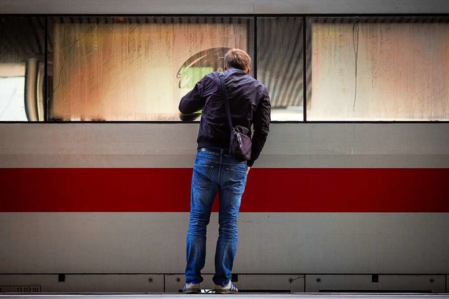 Die Gewerkschaft Deutscher Lokomotivf...en Bahn einen Streikbeschluss gefasst.  | Foto: Moritz Frankenberg (dpa)
