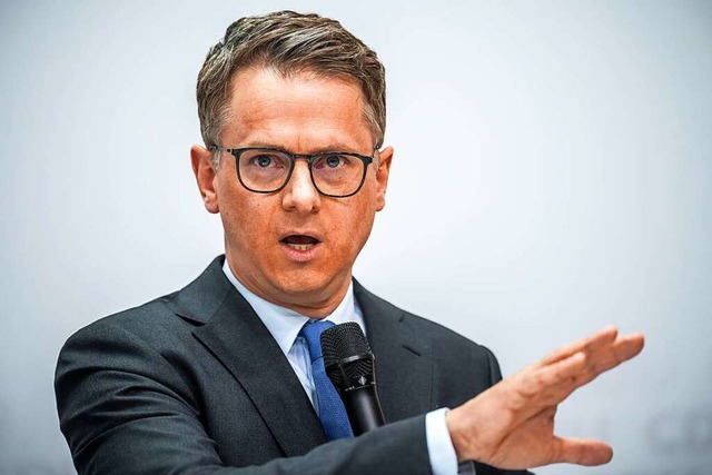 Wer Sozialleistungen beziehe, msse sp...CDU-Generalsekretr Carsten Linnemann.  | Foto: Michael Kappeler (dpa)