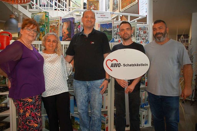 Michael Schmalzl (Mitte) und sein Team...eihnachtsaktion der Badischen Zeitung.  | Foto: Petra Wunderle