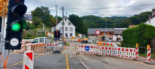 Die Baustelle (das Bild entstand Ende September) sorgt nach wie vor fr rger.  | Foto: Edgar Steinfelder