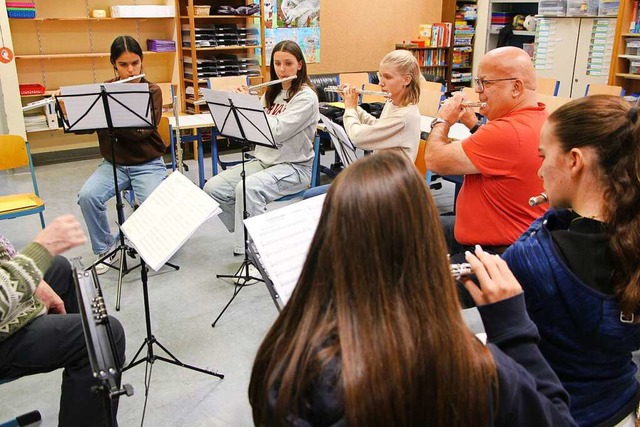 Die Jungmusikerinnen des Spielmannszugs kommen aus dem ganzen Markgrflerland.  | Foto: Susanne Pfunder