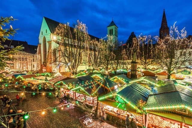 Das Herz des 50. Weihnachtsmarkt Freiburg schlgt am Rathausplatz.  | Foto: spiegelhalter michael kontakt@pi