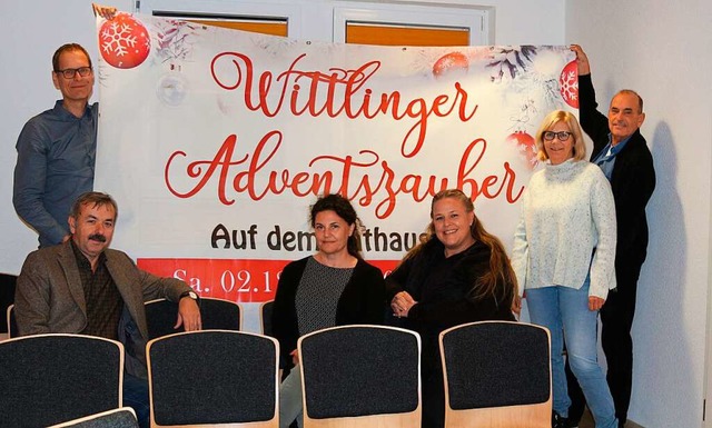 Organisieren den &#8222;Adventszauber&...h sowie Christiane und Gerhard Welzel.  | Foto: Alexandra Gnzschel