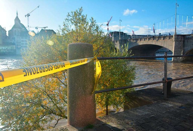 Hochwasser an der Mittleren Brcke  | Foto: Savera Kang